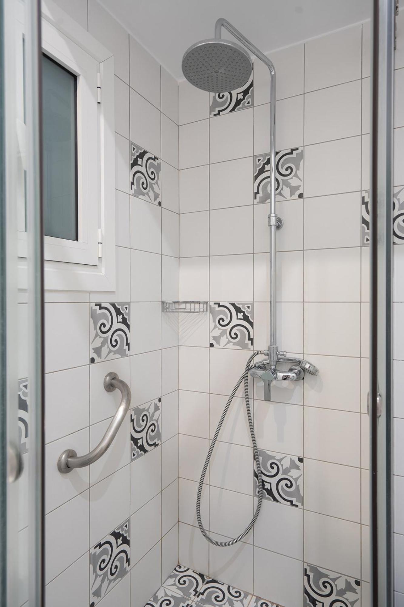 Vibrant & Cozy Apt In Atene Esterno foto